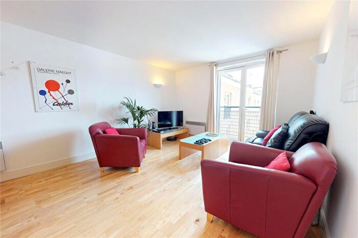 2 Bedroom Apartment To Rent In Plumbers Row, Aldgate, London, E1