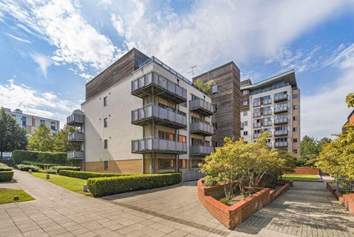 1 Bedroom Flat To Rent In Agate Close, Park Royal, London, NW10