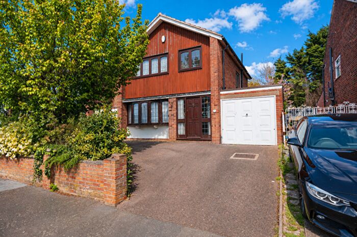 3 Bedroom Detached House For Sale In Farmway, Braunstone, Leicester, Leicestershire, LE3