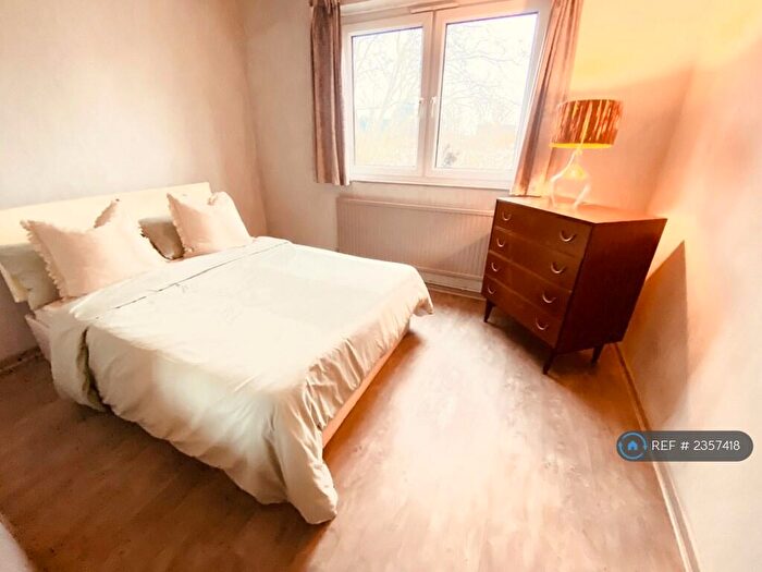 2 Bedroom Flat To Rent In Bromfield Court, London, SE16