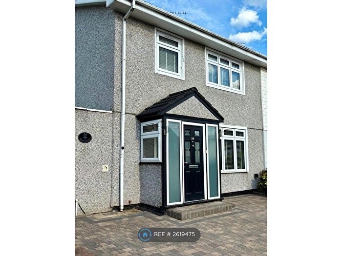 3 Bedroom Semi-Detached House To Rent In Barfields, Loughton, IG10