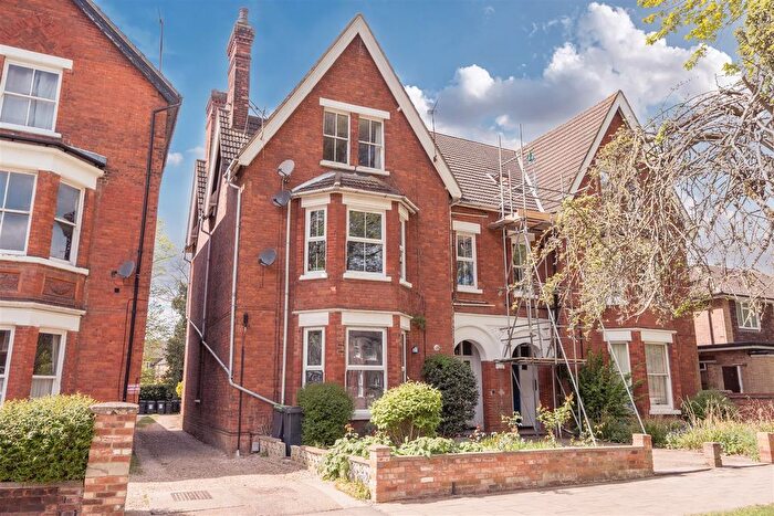 1 Bedroom Flat For Sale In De Parys Avenue, Bedford, MK40