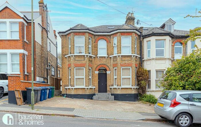 Studio To Rent In Second Avenue, London, NW4