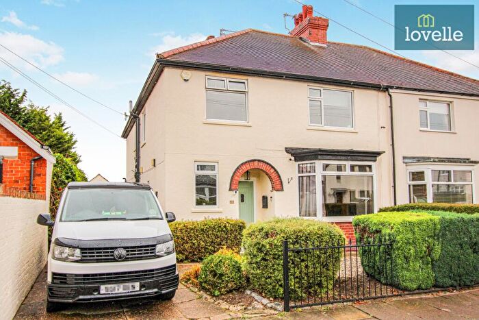 4 Bedroom Semi-Detached House For Sale In Portland Avenue, Grimsby, DN32
