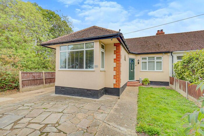 3 Bedroom Bungalow To Rent In The Fairway, Leigh-On-Sea, SS9