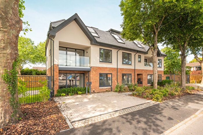 2 Bedroom Flat For Sale In Old Kiln Road, Flackwell Heath, Buckinghamshire, HP10