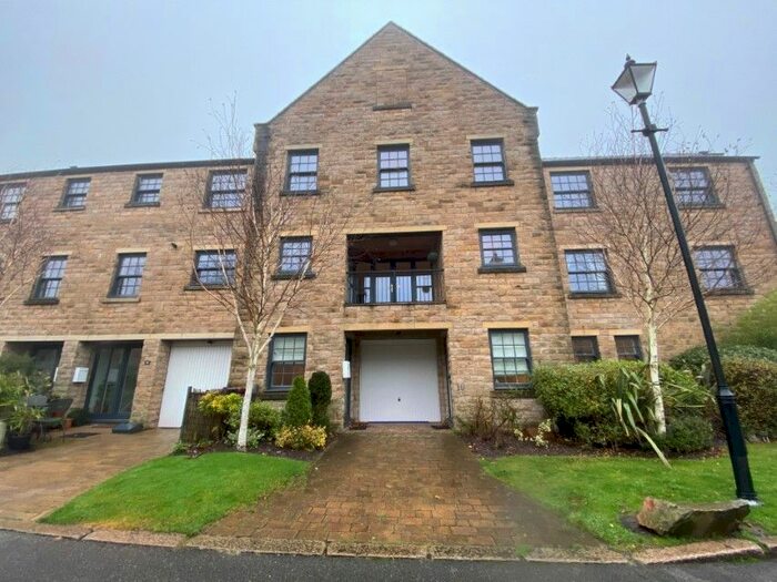2 Bedroom Mews House To Rent In Mill View Lane, Horwich, BL6