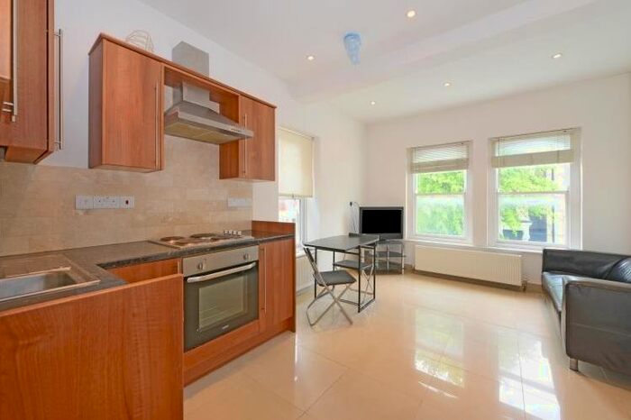 2 Bedroom Flat To Rent In Edith Road, London, W14