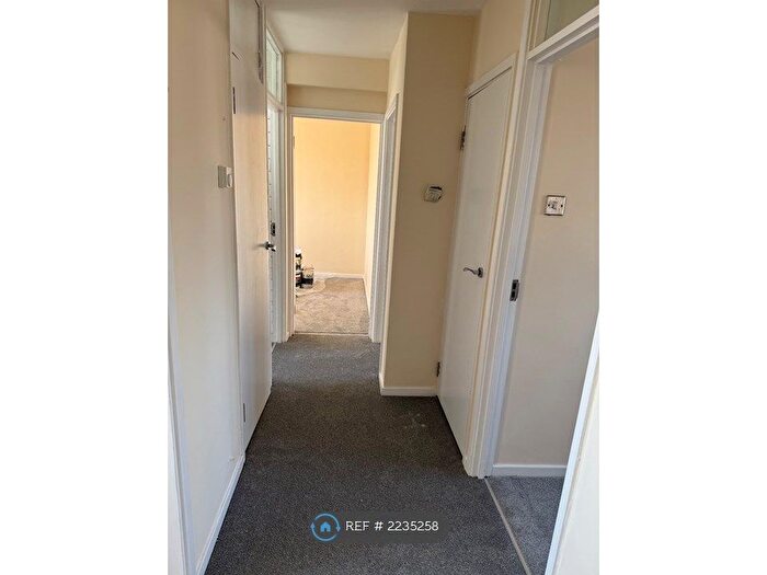 2 Bedroom Flat To Rent In Chaucer Drive, Aylesbury, HP21