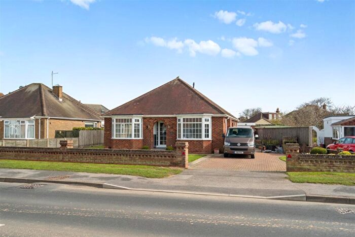 4 Bedroom Detached Bungalow For Sale In Hollym Road, Withernsea, HU19