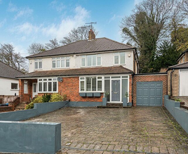 3 Bedroom Semi Detached House For Sale In Mead Way, Coulsdon, CR5