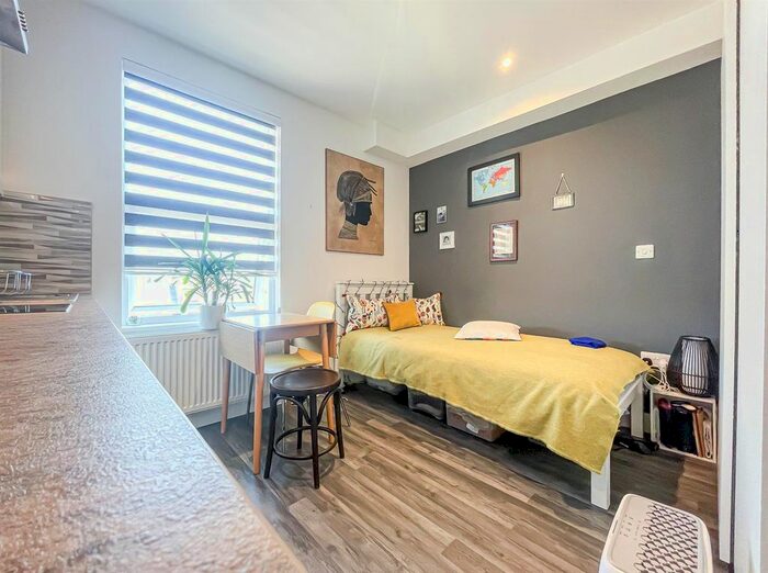 Studio To Rent In Stamford Hill, London, N16