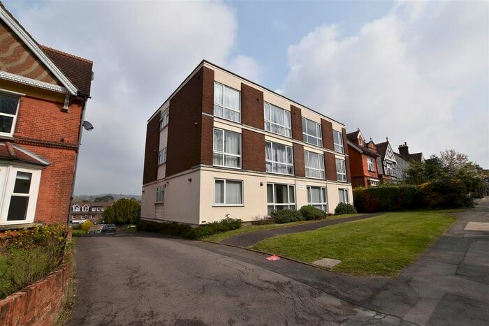 2 Bedroom Flat To Rent In Reigate Road, Reigate, Surrey, RH2