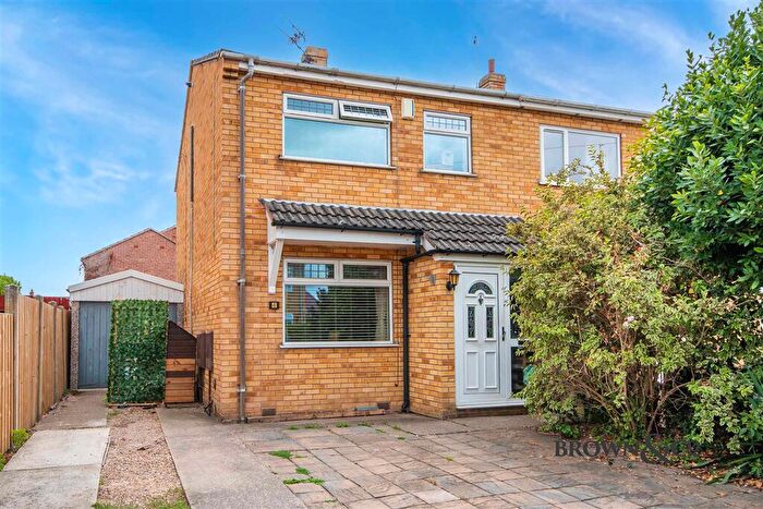 3 Bedroom Semi-Detached House For Sale In Emsworth Avenue, Retford, Nottinghamshire, DN22