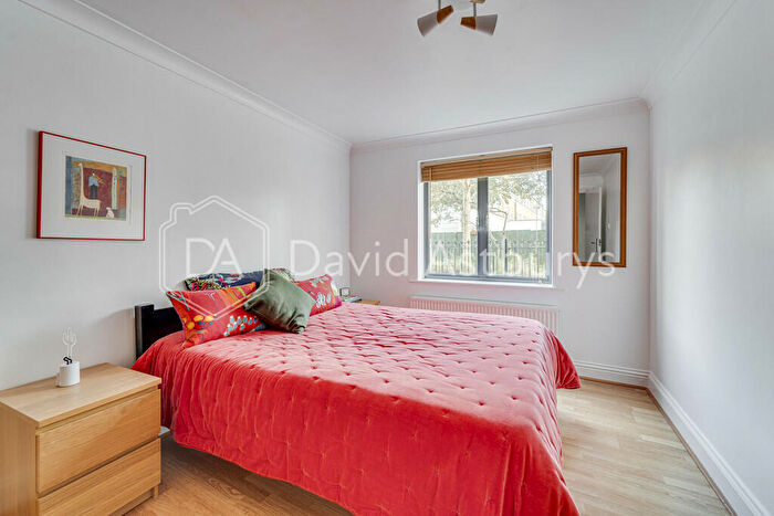 3 Bedroom Flat To Rent In Tollington Way, Holloway, London, N7