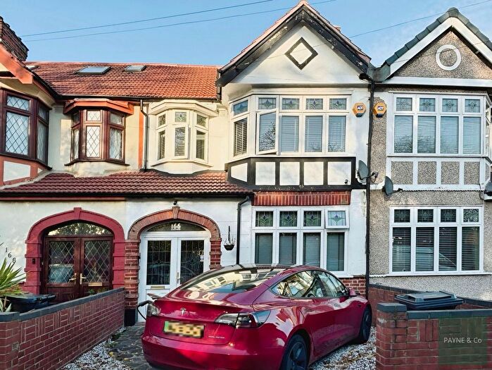 3 Bedroom Terraced House For Sale In Eccleston Crescent, Romford, RM6