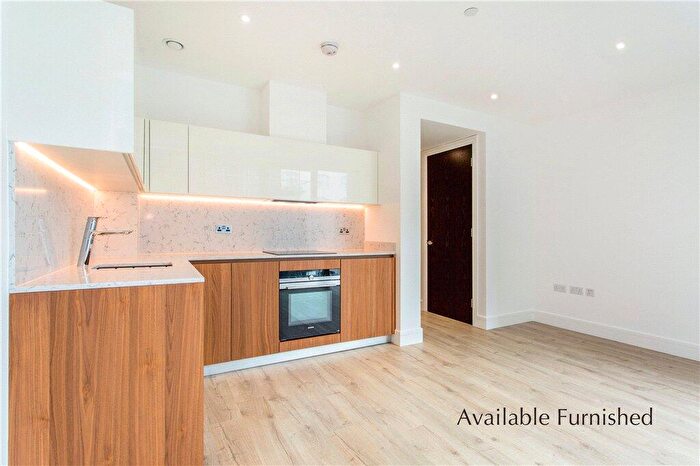 Apartment To Rent In Perilla House, Stable Walk, London, E1