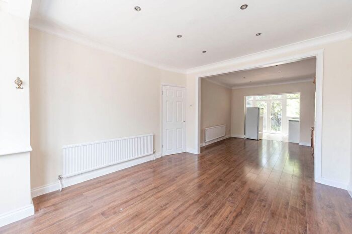 4 Bedroom Semi-detached House For Sale In Carr Road, Northolt, UB5