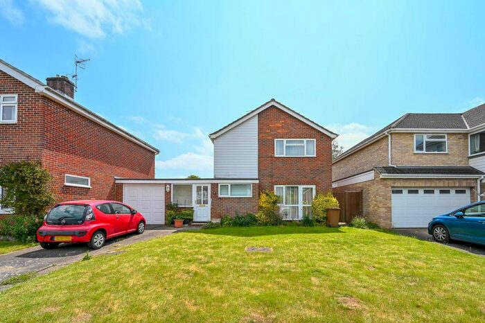 3 Bedroom Detached House To Rent In Howard Gardens, Guildford, Surrey, Guildford, GU1