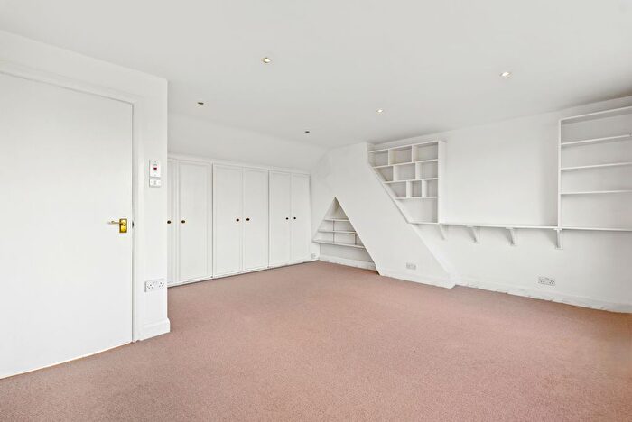 5 Bedroom Semi-detached House To Rent In Barrington Road, London, N8