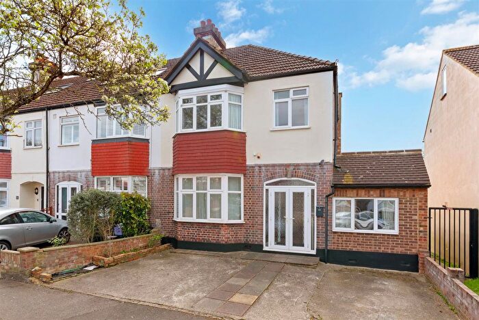 3 Bedroom End Terrace House For Sale In Consfield Avenue, Motspur Park, KT3