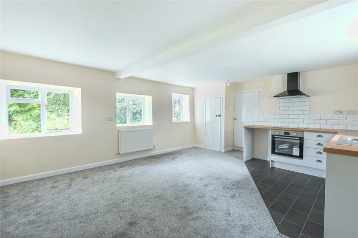 3 Bedroom Bungalow To Rent In Warren Farm, Winchester, Hampshire, SO21