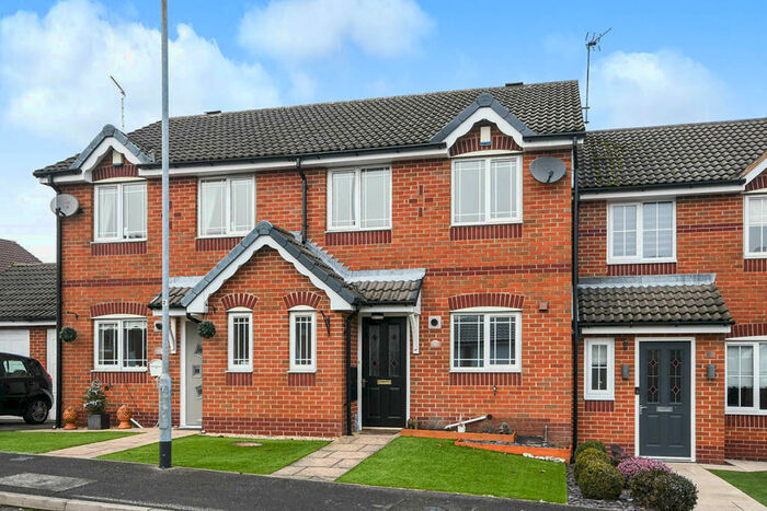 3 Bedroom End Of Terrace House To Rent In Burton Rise, Kirkby-in-Ashfield, Nottingham, Nottinghamshire, NG17