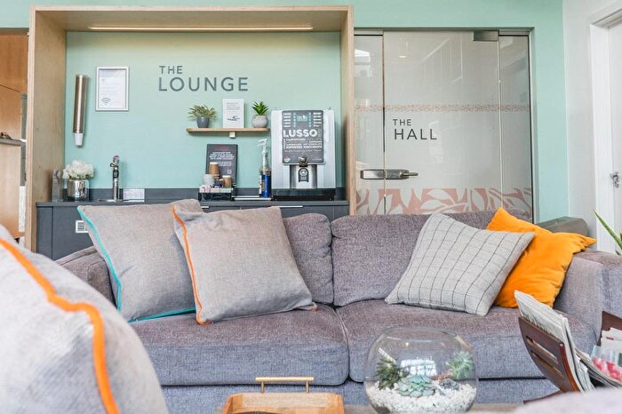 1 Bedroom Maisonette To Rent In Turnpike Lane, RH12