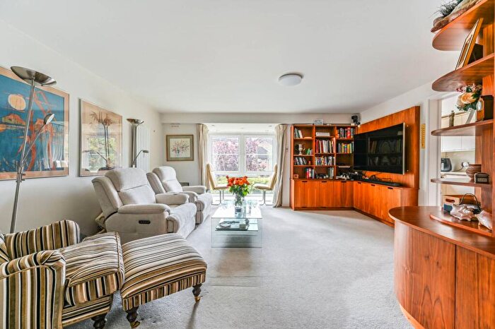 2 Bedroom Flat To Rent In Paveley Drive, Battersea, London, SW11