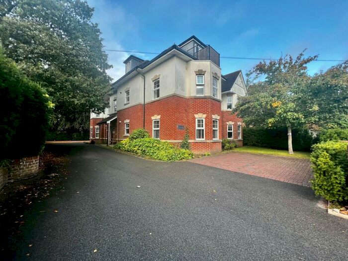 3 Bedroom Flat To Rent In Keswick Court, BH5