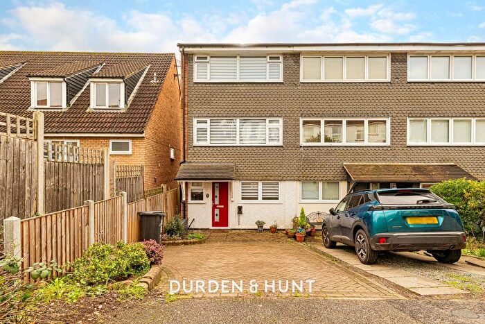 3 Bedroom End Of Terrace House For Sale In The Seymours, Loughton, IG10