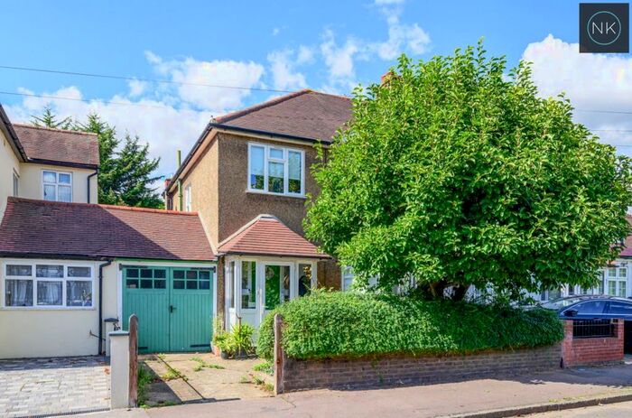3 Bedroom Semi-Detached House To Rent In Lansdowne Road, London, E18