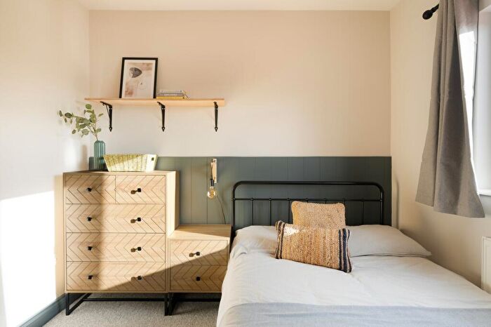 8 Bedroom House To Rent In Downend Road, Bristol, BS16