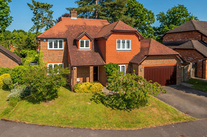 5 Bedroom Detached House For Sale In Fairlawn Park, Horsell, Surrey, GU21