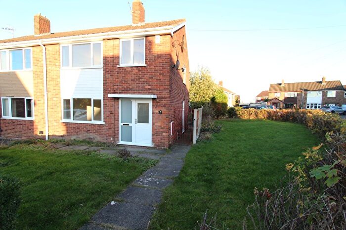 3 Bedroom Semi-Detached House To Rent In Totley Mount, Brimington, S43