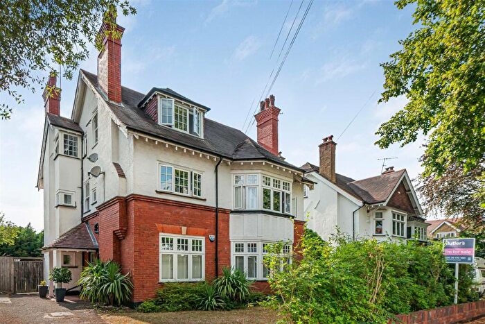 2 Bedroom Flat For Sale In Mayfield Road, Sutton, SM2