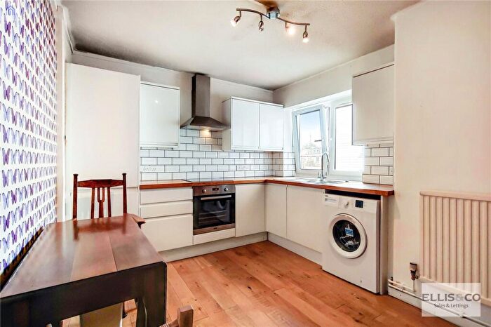 1 Bedroom Apartment For Sale In Godley Vc House, Digby Street, London, E2