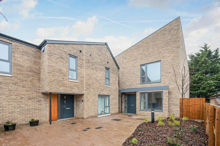 4 Bedroom Flat To Rent In Hursley Grove, Edgware HA8