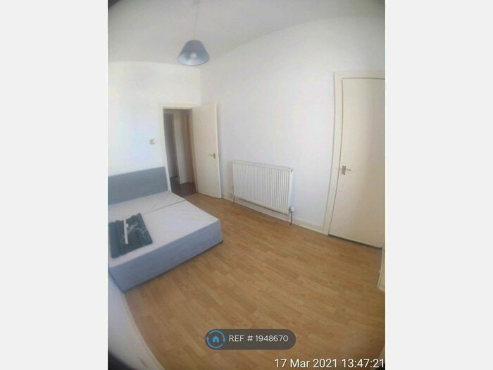 3 Bedroom Flat To Rent In Paisley Road West, Glasgow, G52