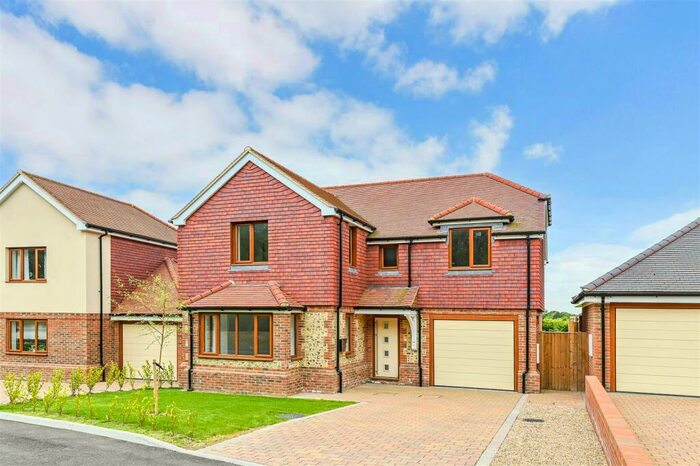 4 Bedroom Detached House To Rent In Starling View, Angmering, BN16