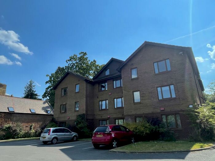 1 Bedroom Flat To Rent In Harlestone Road, Northampton, NN5
