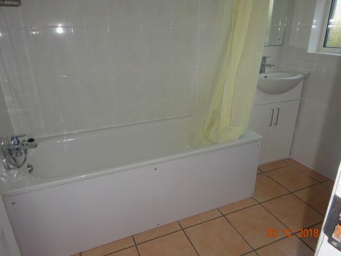 Studio To Rent In Kingsbridge Crescent, Southall, UB1