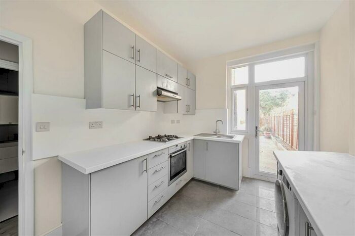 2 Bedroom Flat To Rent In Hampden Road, Hornsey, N8