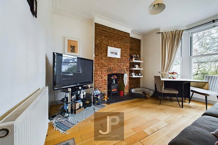 2 Bedroom Flat To Rent In High Street, Brentwood, CM14