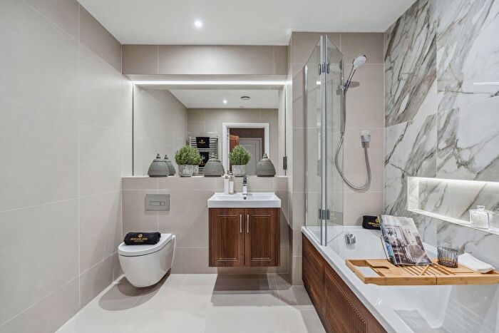 2 Bedroom Flat For Sale In Gorelands Lane, Chalfont St. Giles, HP8