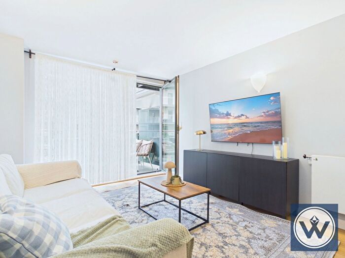 2 Bedroom Flat For Sale In Vantage Building, Station Approach, Hayes, UB3