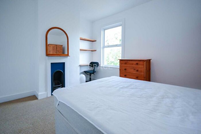 3 Bedroom Terraced House To Rent In Adelaide Road, Reading, Berkshire, RG6