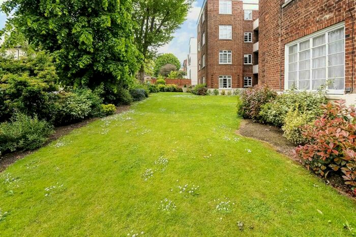 2 Bedroom Apartment To Rent In Greville Hall, St John's Wood, NW6