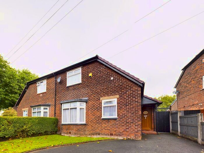 3 Bedroom Semi-Detached House To Rent In Sandgate Drive, Davyhulme, Trafford, M41
