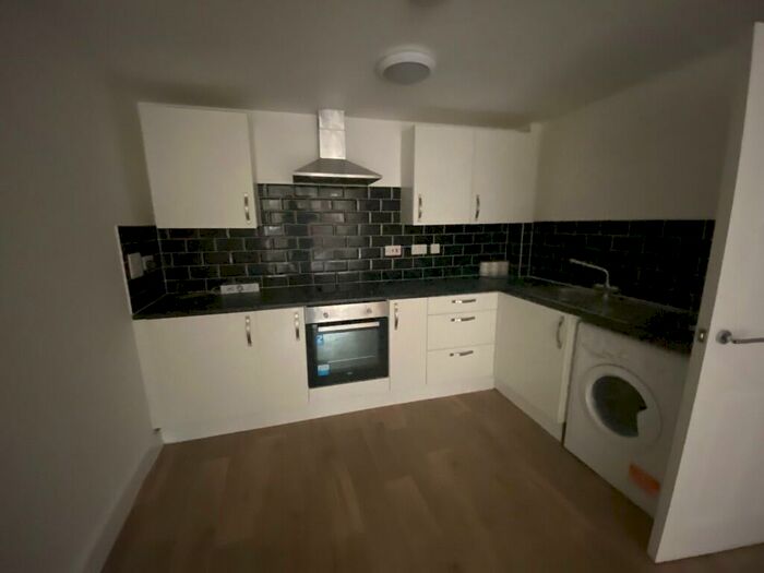 1 Bedroom Flat To Rent In Victoria Road, Southampton, Hampshire, SO19